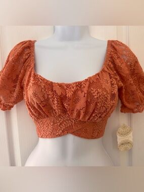 ALTAR’d STATE LACE CROP TOP. SIZE S. PUFF SLEEVE CROSS TIE BACK. RUST ORANGE